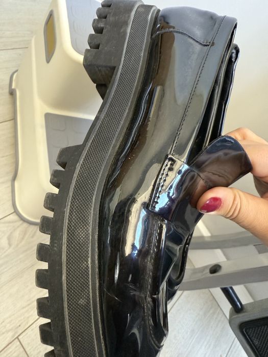 Лоферы лакированные zara