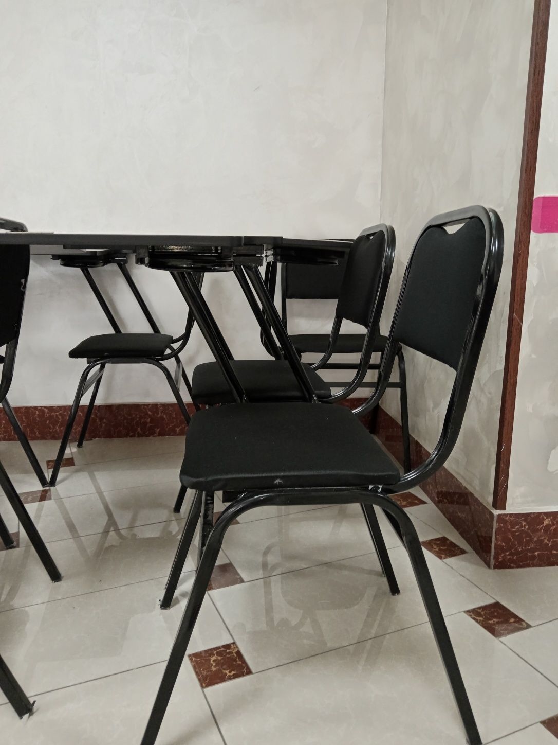 Продаю стул-парту
В хорошем состоянии, прочная и удобная.
Подойдёт для