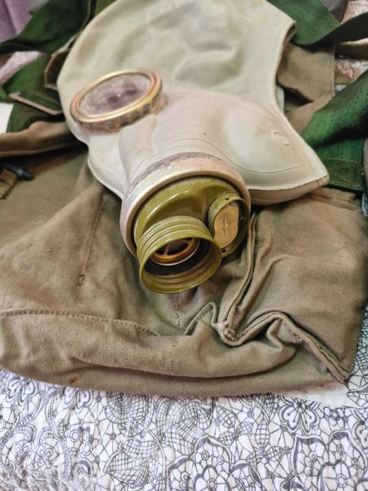 Продават се стари военни принадлежности