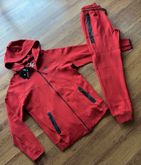 Мъжки,памучен,червен екип Nike с активен преден джоб