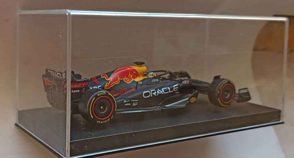 Macheta Red Bull RB18 Verstappen cu pilot Formula 1 2022 - 1/43 F1