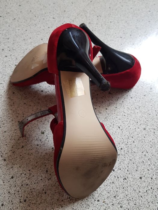 Продавам дамски обувки!