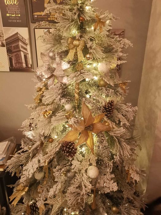 Brad cu zapada si conuri 180cm - ace 2d + 3d