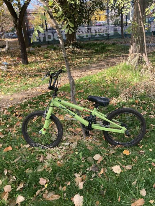 Детски bmx
Рамака:tony hawk attaboy
Пегове: tony hawk
Гуми: 16 цола
Сп
