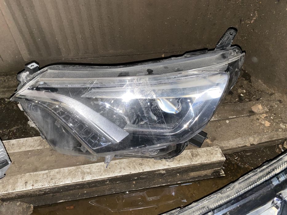 Far Toyota RAV 4 facelift 2015 - 2017 far stanga led rav4 XA40