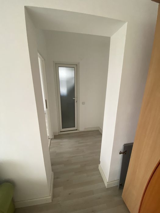Inchiriez apartament cu 2 camere