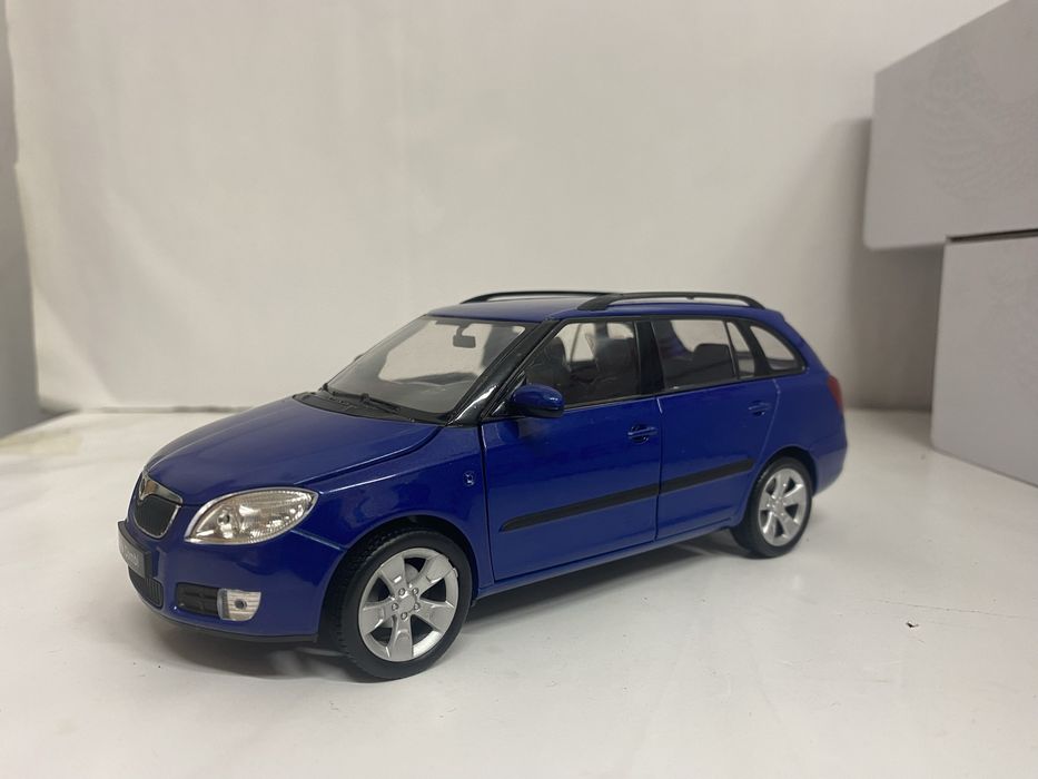 Welly SKODA FABIA Combi II an 2009 machetă auto scara 1:24 (18cm) RAR