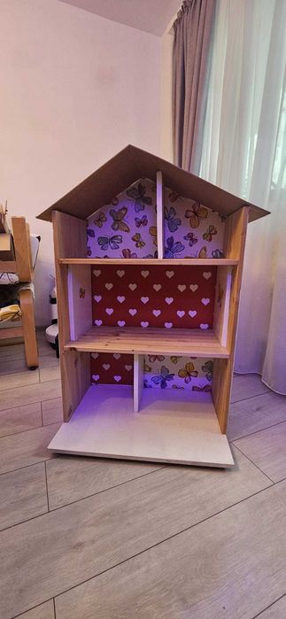 Casuta de papusi/ bibleoteca