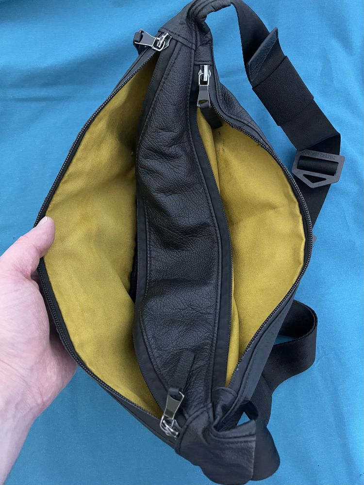 Поясная сумка Banana Bag Black Carbon