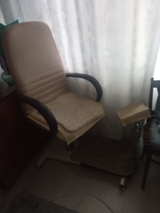продам стул педикюрный