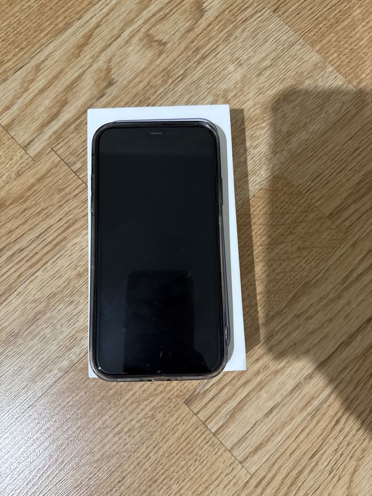 IPhone 11 с коробкой