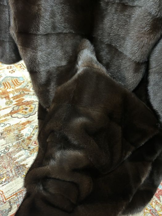 Норковая шуба продается