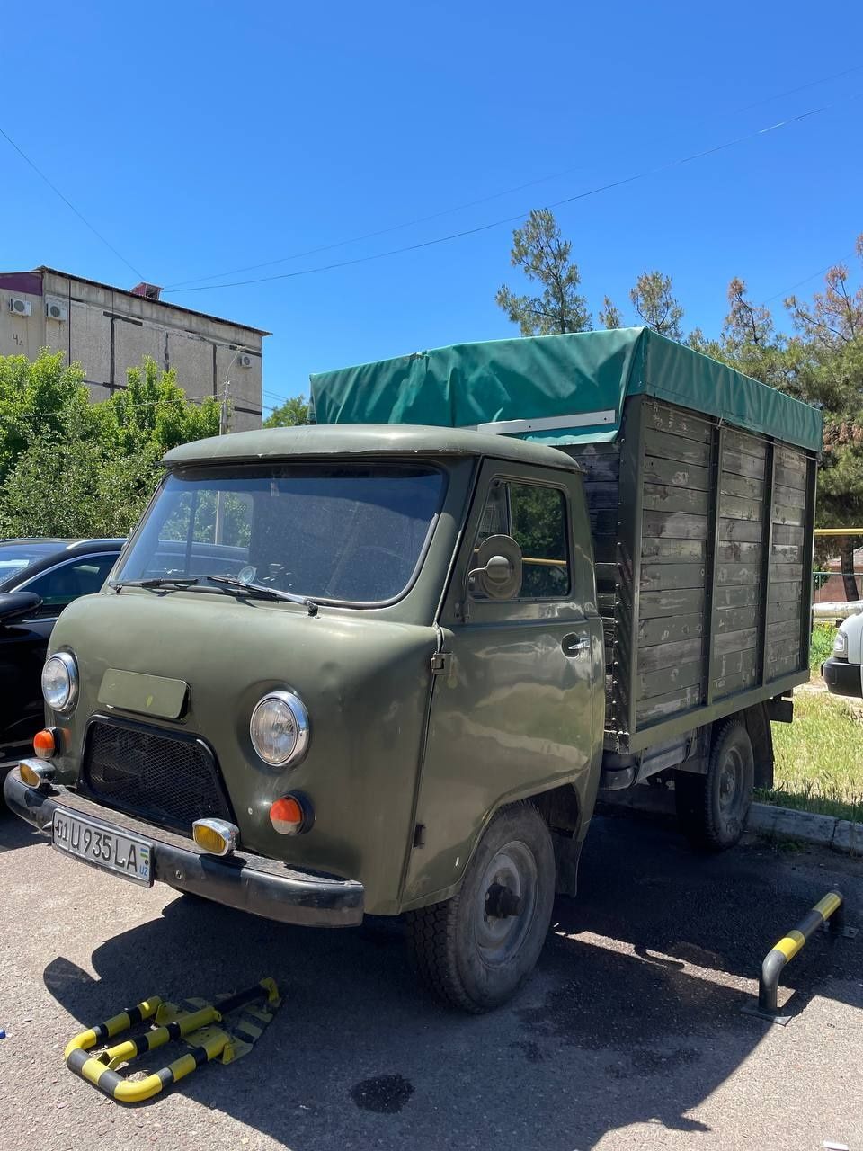 UAZ moshinasi sotiladi