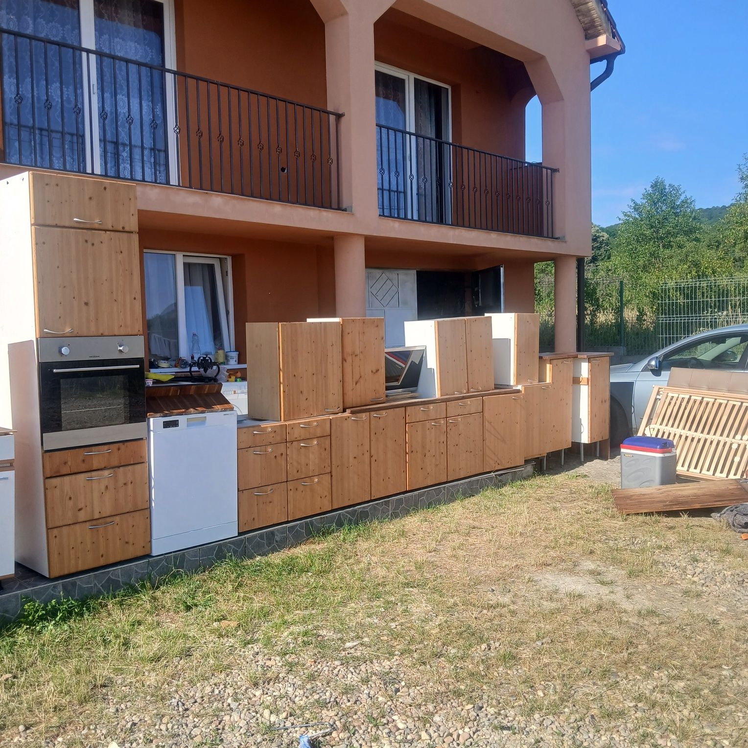 Vând mobila de bucătărie cu electrocasnice
