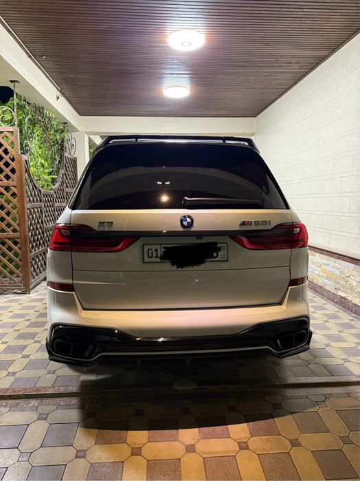 Bmw x7 50 m v8 530 л с