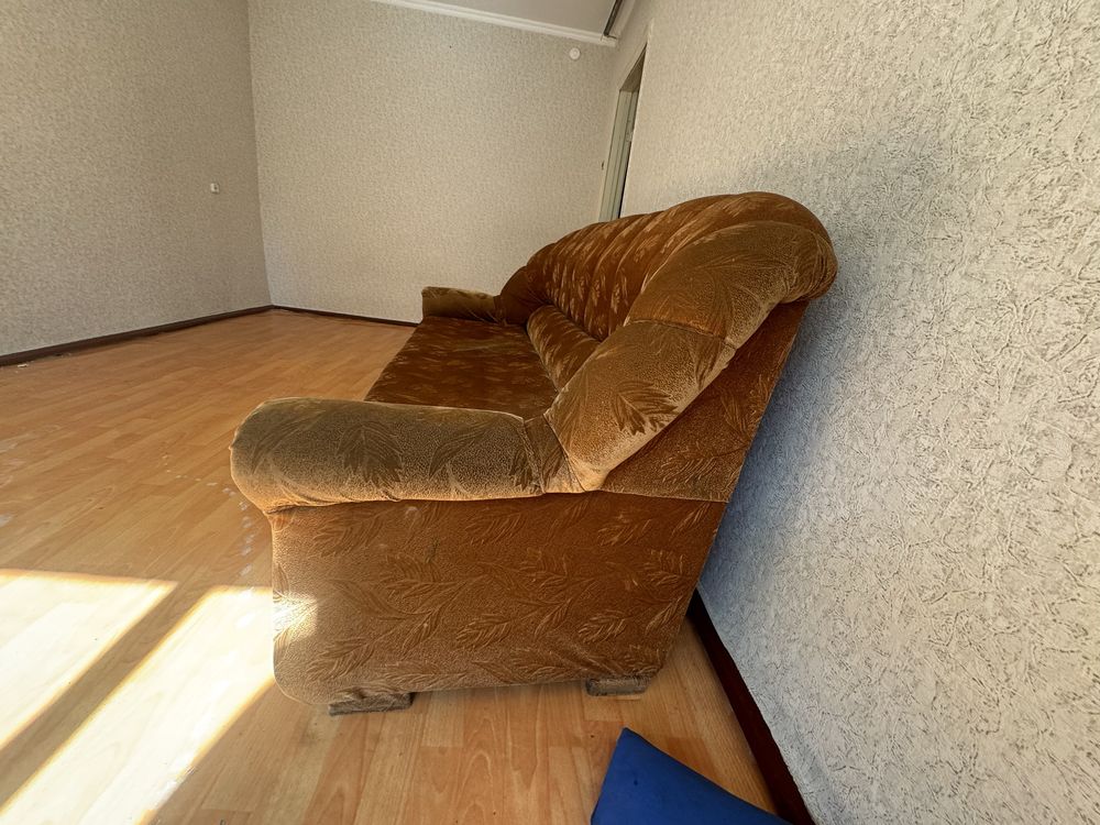 Продам 3 дивана и тахту