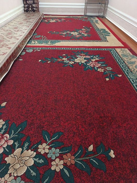 Арзон нархда Гилам сотилади.