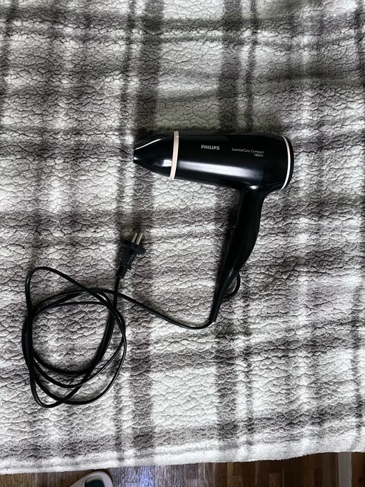 Сешоар Philips EssentialCare Compact 1800W