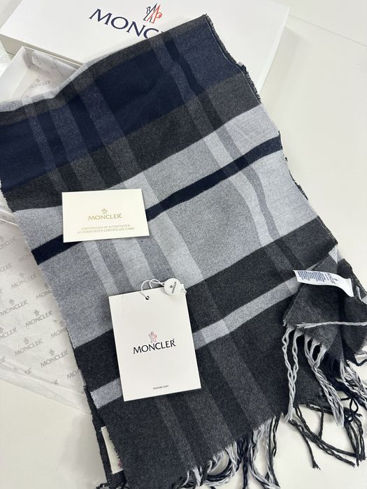 Унисекс шал на MoOncler