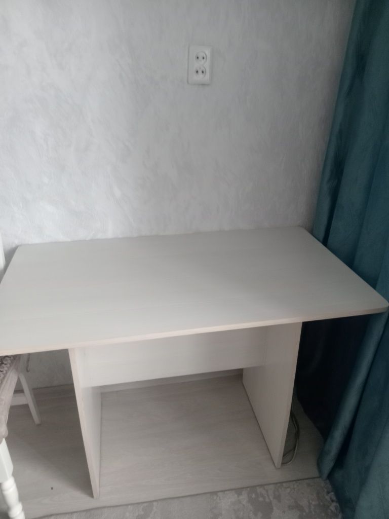 ПРОДОЮ кухонный стол
