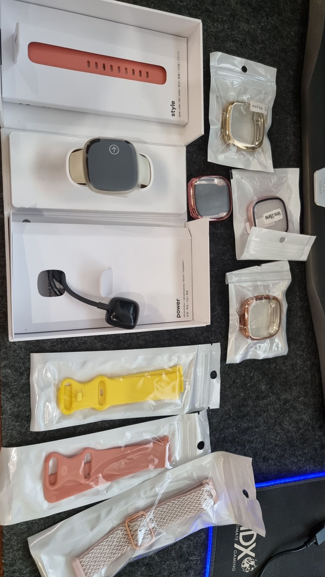 Fitbit Versa 3 самрт часовник