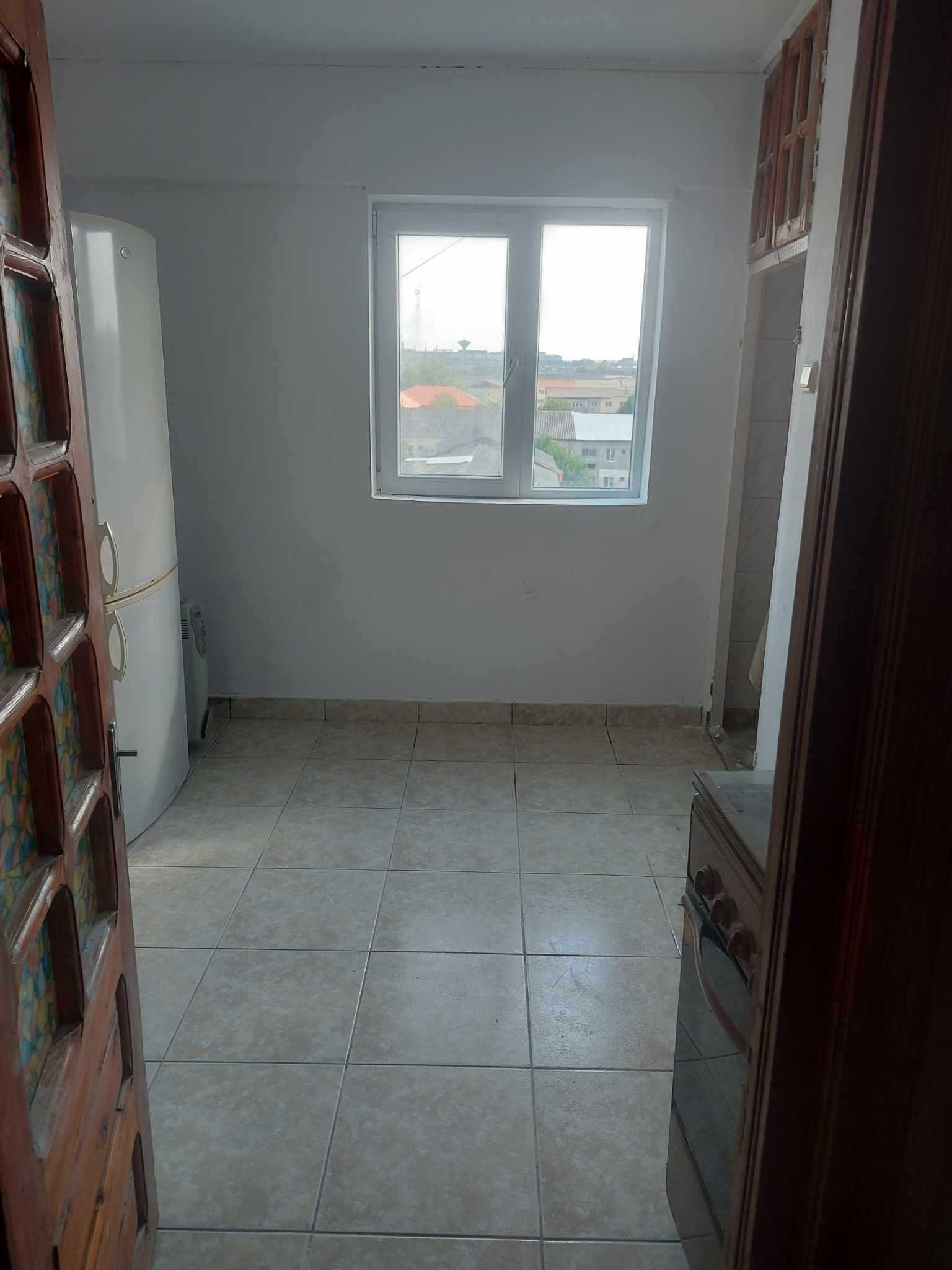 Apartament cu 3 camere, decomandat, 70 mp, Targoviste, Calea Bucuresti