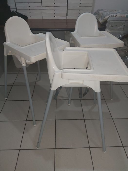 Продам детские стульчики б/у в хорошем состоянии  3 штуки