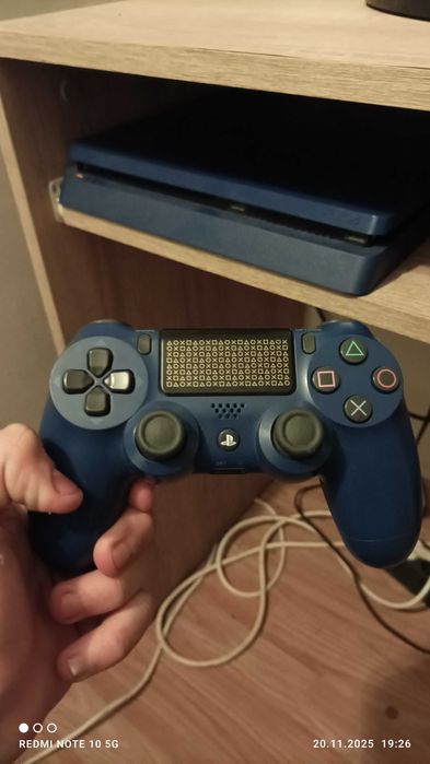 Playstation 4 limited edition blue