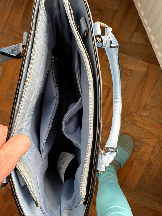 Синя дамска чанта, купувана от Италия