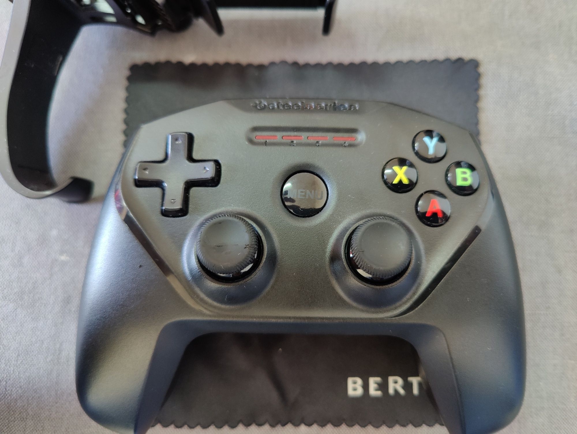 Steelseries Nimbus mobile controler bluetooth