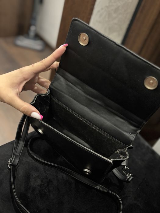 Черна ежедневна чантичка