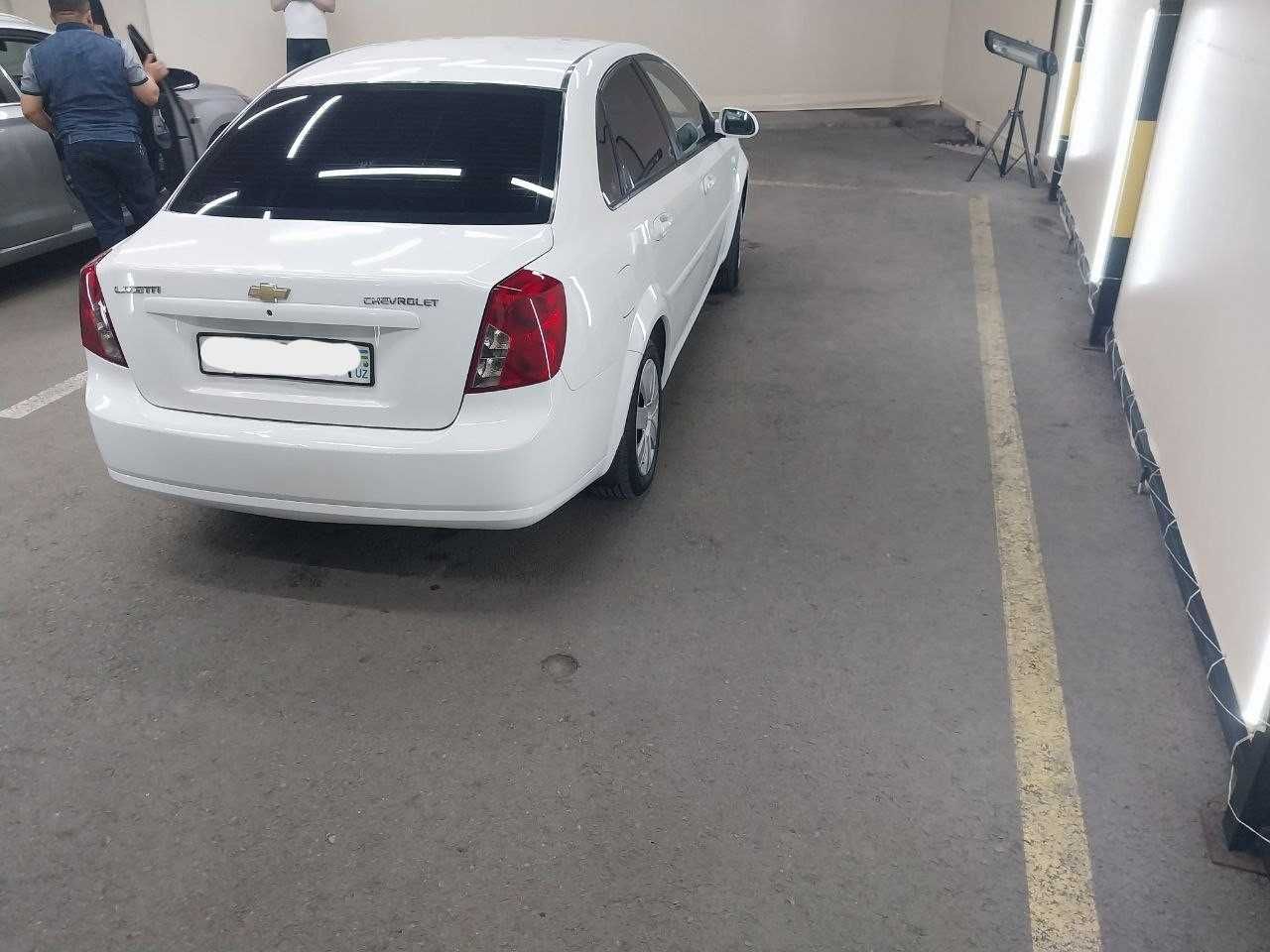 Chevrolet Lacetti 1.8 sotiladi