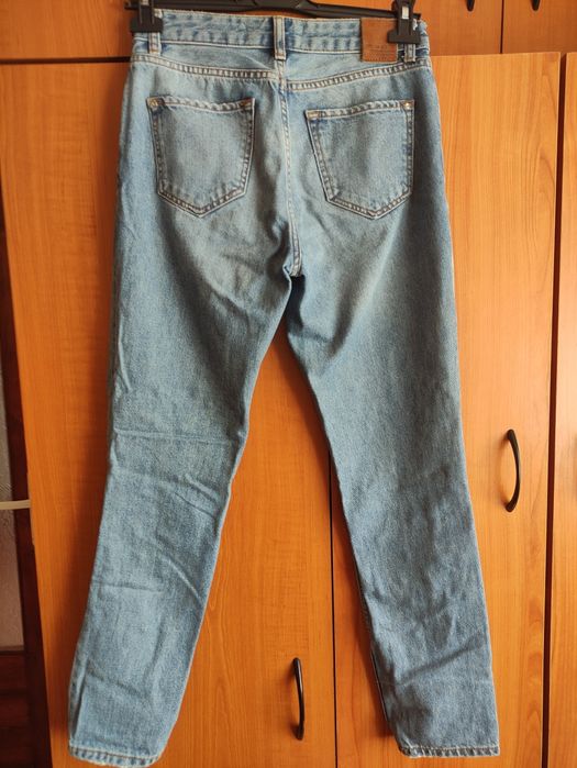 Vând blugi de dama Zara