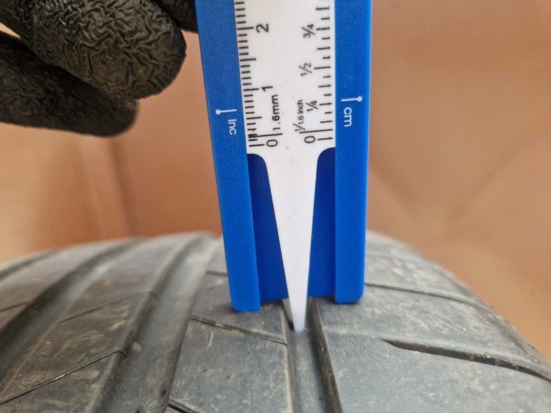 2 Bridgestone R17 225/45
летни гуми
DOT1521