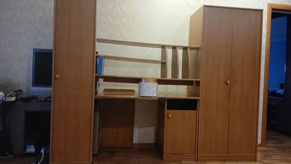Продается компьютерный стол со двумя шкафами
