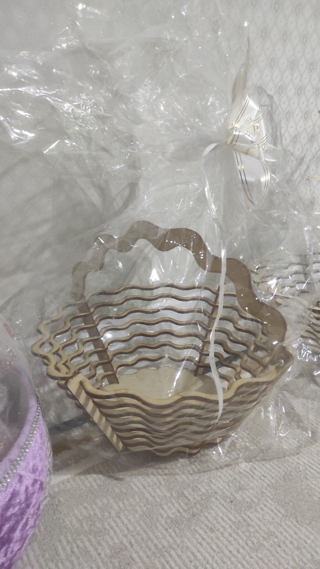 Продам 4 корзины с содержимым