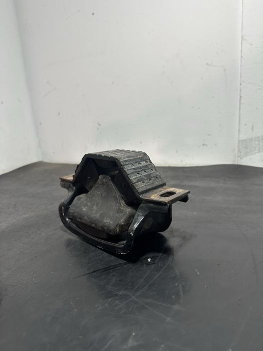 Suport tampon motor Mercedes vito  W638 2.2 CDI 6382411713