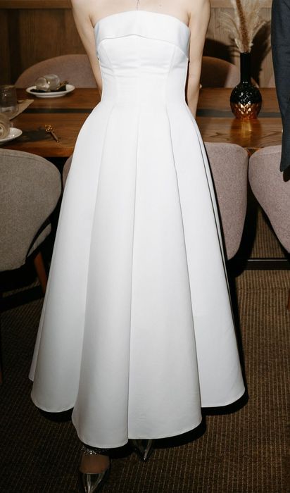 Белое вечернее платье