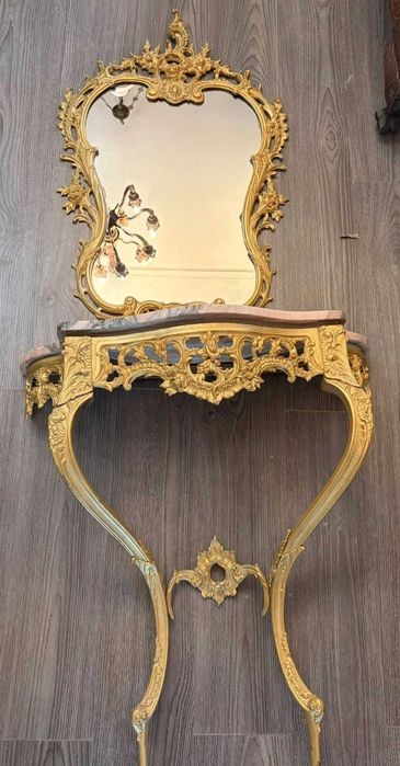 consolă cu oglindă, ambele în stil Rococo sau Baroc