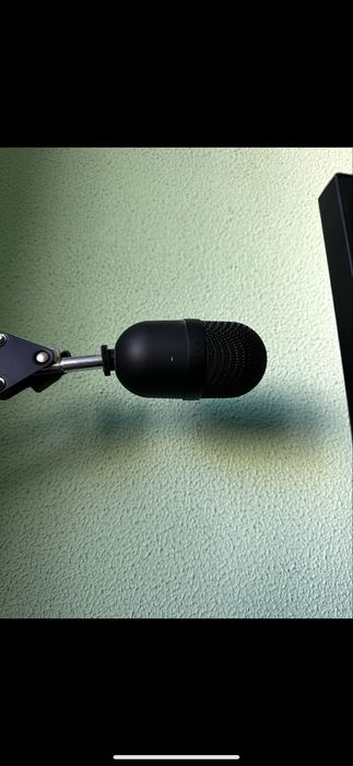 Microfon razer seiren mici cu brat