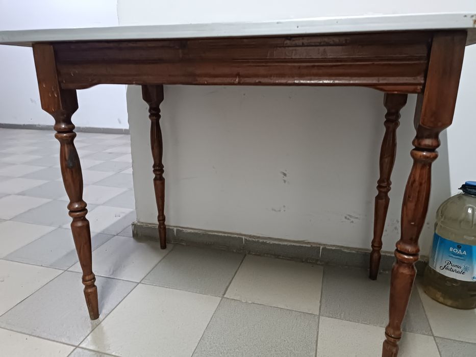 Обеденный стол не разборный