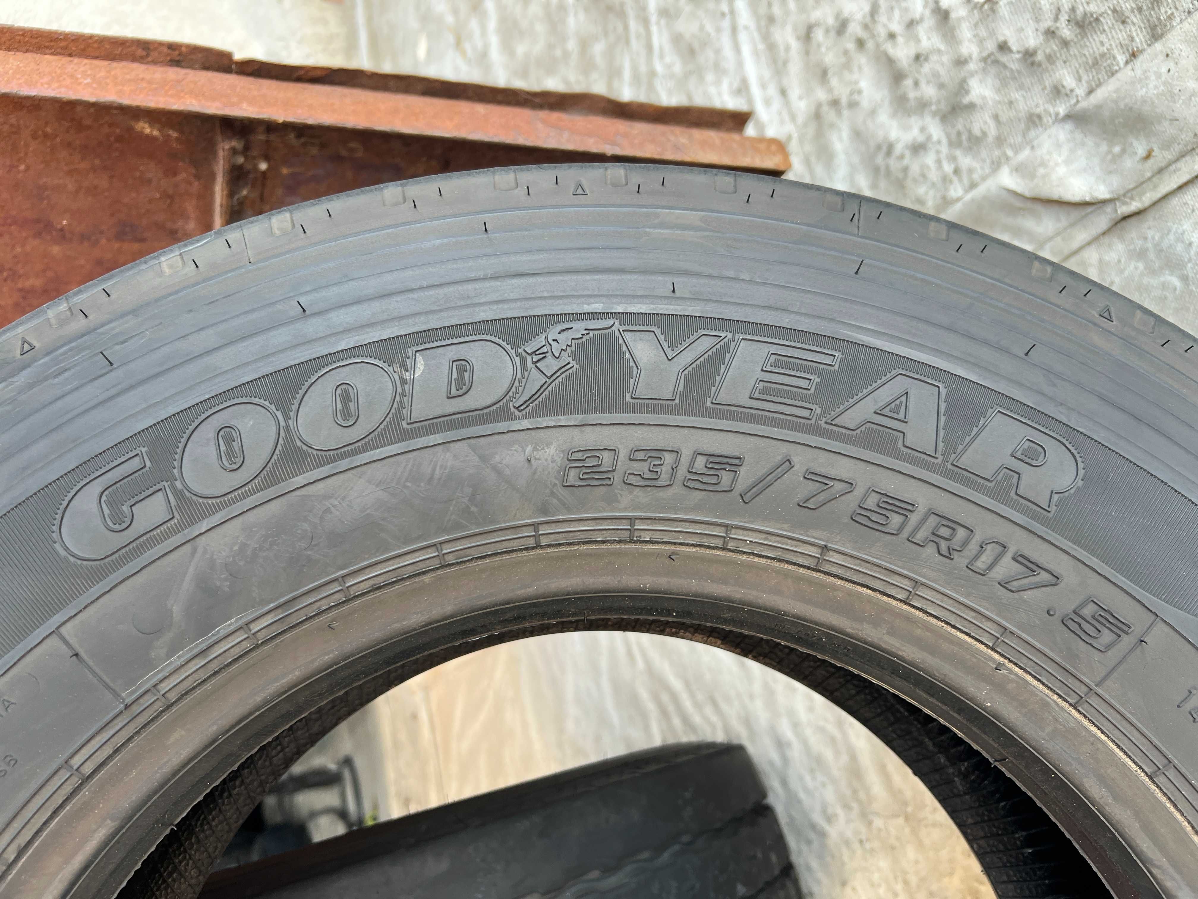 2 гуми за ремарке 235/75R17.5 Goodyear KMax T 143/141J M+S FRT DOT4320