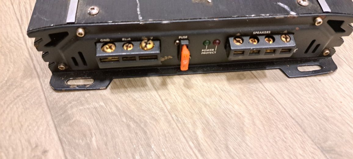 Amplificator auto