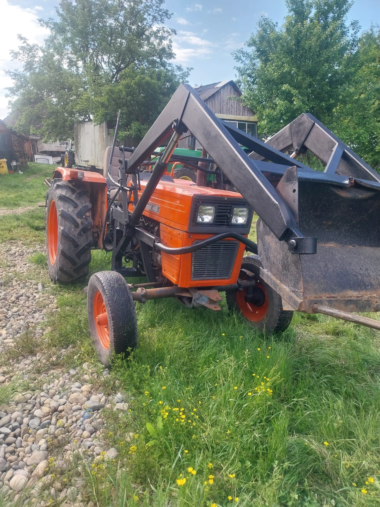 Tractoare cu încărcător