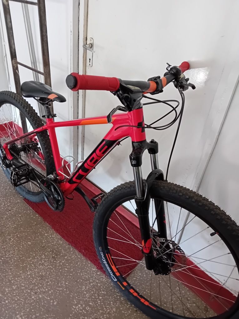 Bicicleta Cube mountain bike 27.5