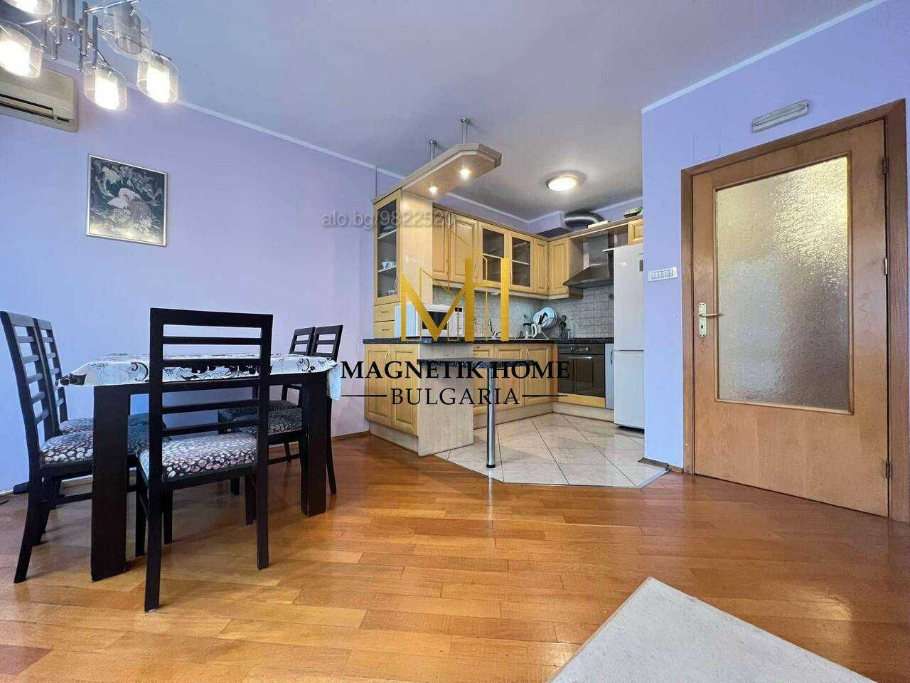 Дава се под наем Тристаен апартамент в Бургас, Център - 92 кв.м за 612 € - Снимка #2