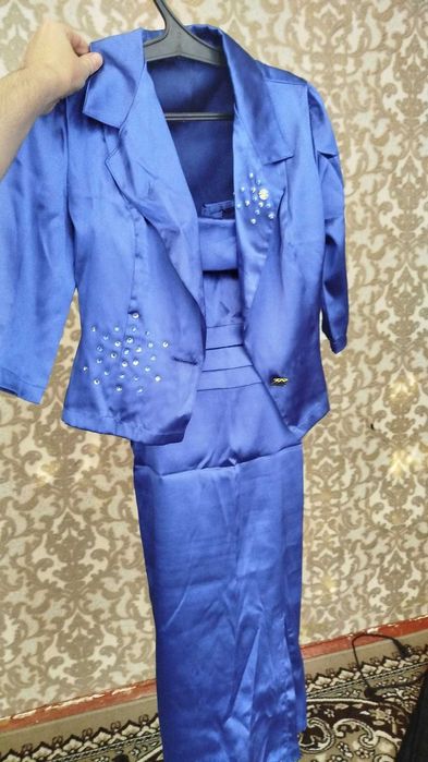 Платья атласной красивая