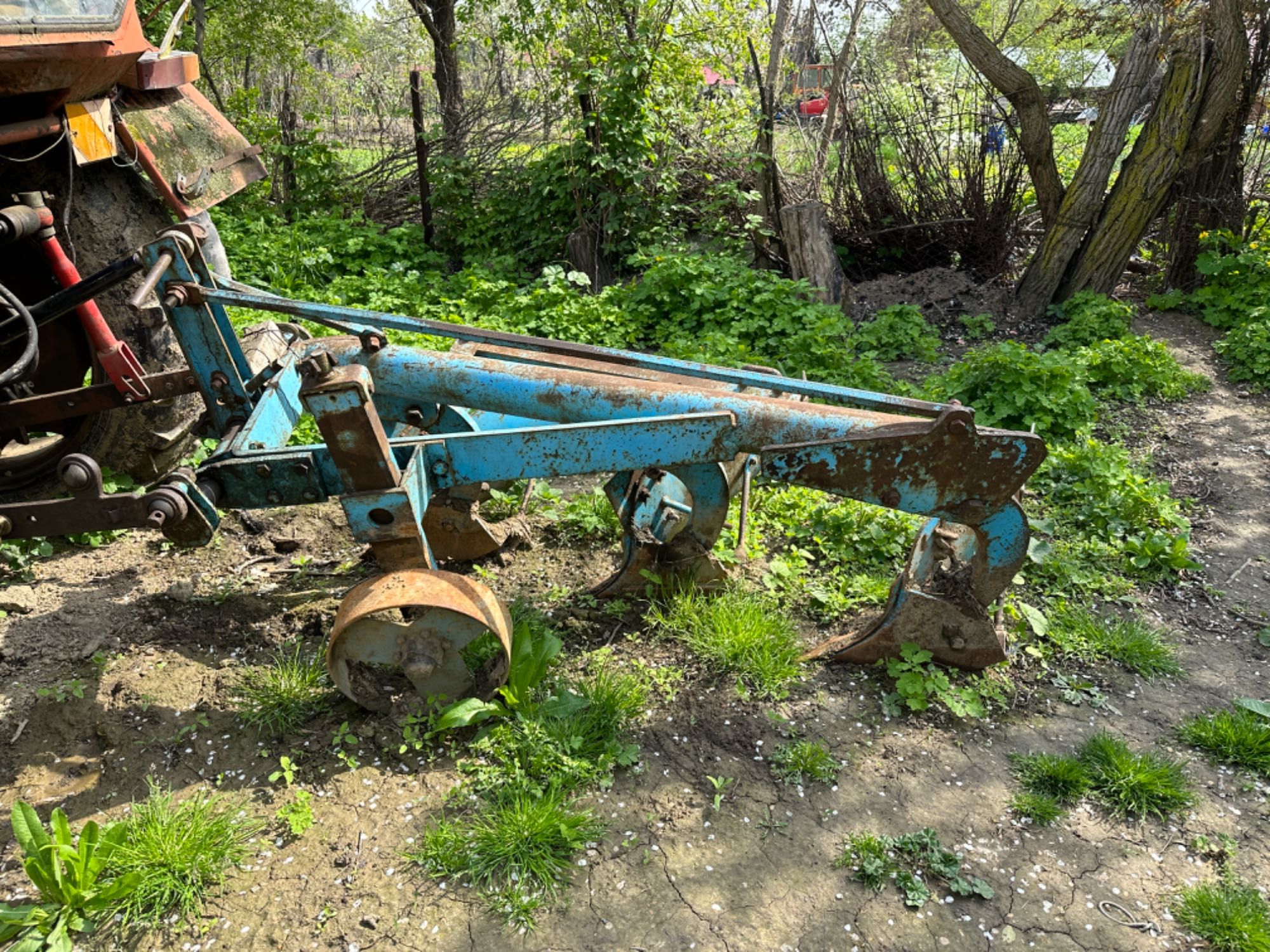 Disc agricol și plug