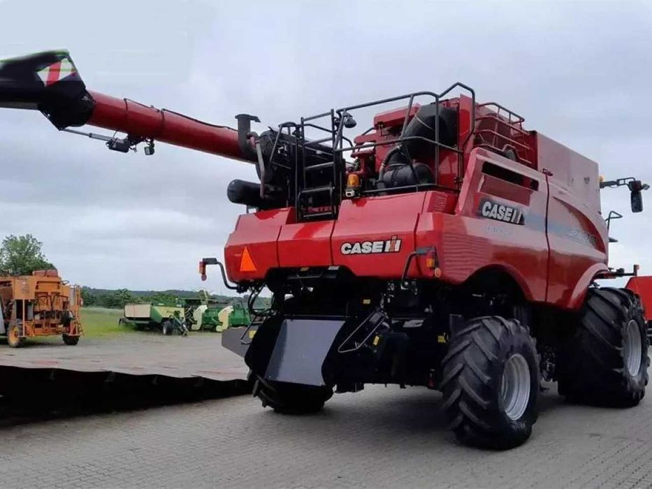 Зерноуборочный комбайн Case-IH axial flow 8240 (30-футовой жаткой)