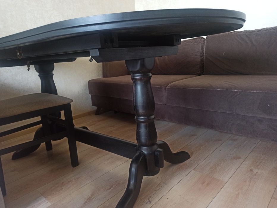 Продам стол для гостинной